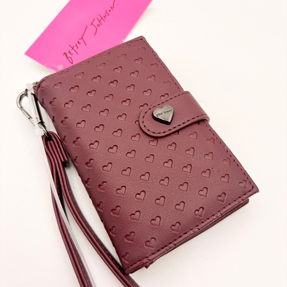 Betsey Johnson Xoleah Cherry Red Embossed Heart Wristlet Wallet NEW - Picture 2 of 7